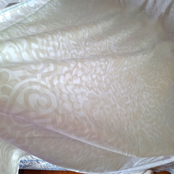 WHITE Cannon twin scroll pattern flat - Picture 4 of 12